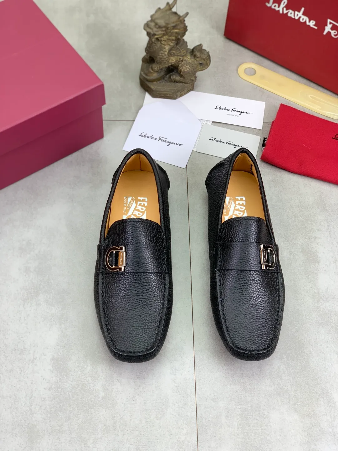 Men's shoes 💰P542 New model, high quality [Ferragamo/Ferragamo] Latest lazy slip-on shoes Original imported calfskin, imported cowhide lining + original luxury metal buckle + original combination outsole Comparison without pressure Code number: 38-45